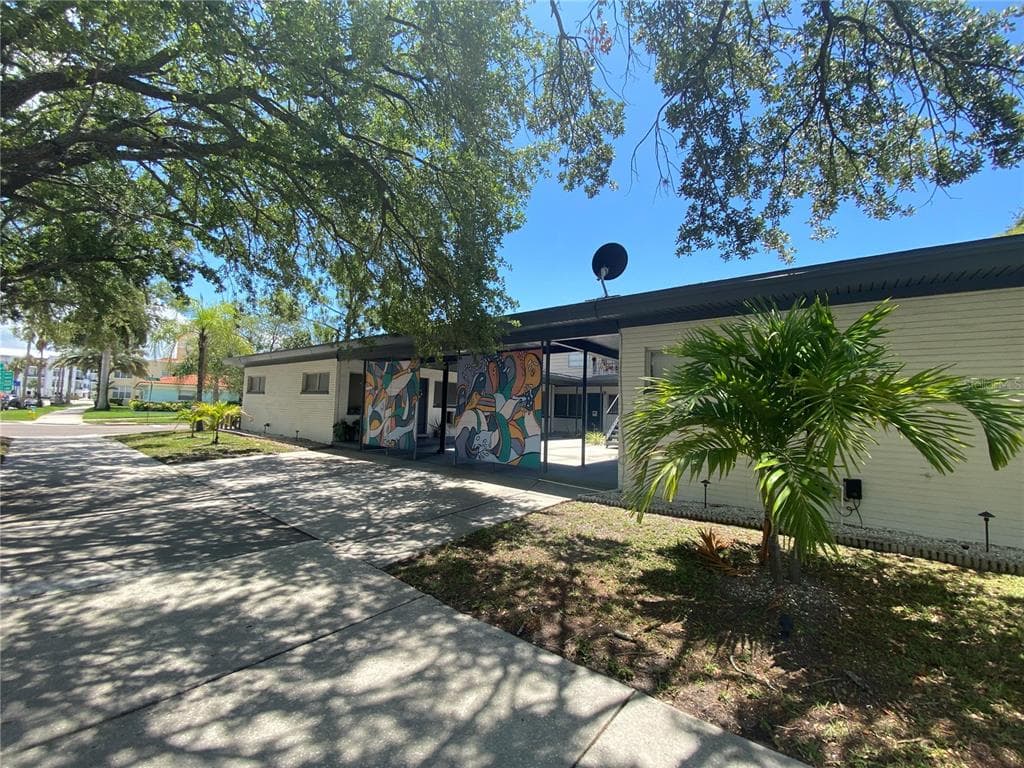 64 DAVIS BOULEVARD TAMPA, FL 33606