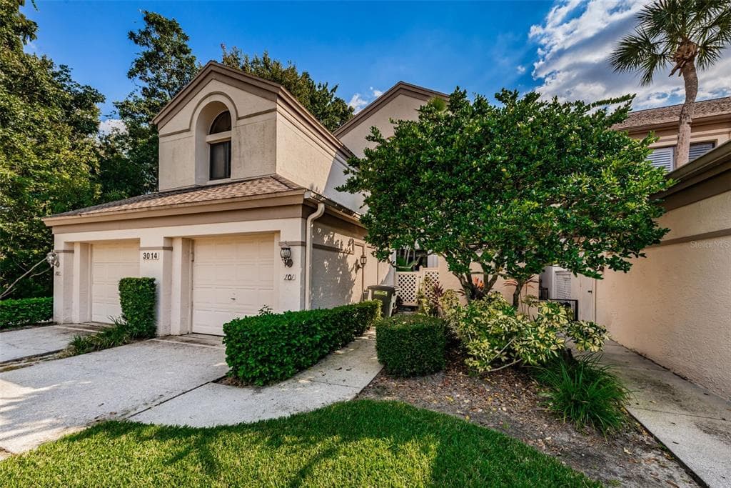 3014 RED OAK COURT UNIT 201 PALM HARBOR, FL 34684
