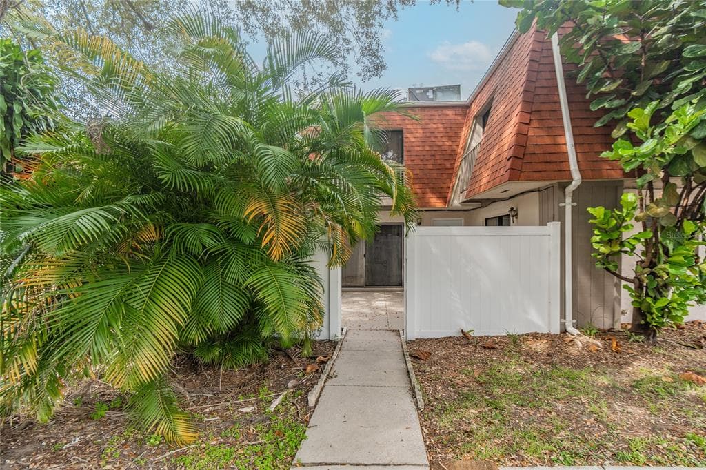 8116 OAK TRACE WAY UNIT C TAMPA, FL 33634