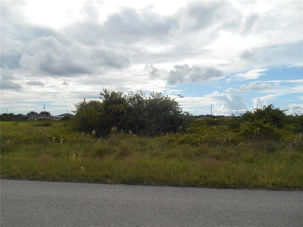 414 PIPER AVENUE LEHIGH ACRES, FL 33974