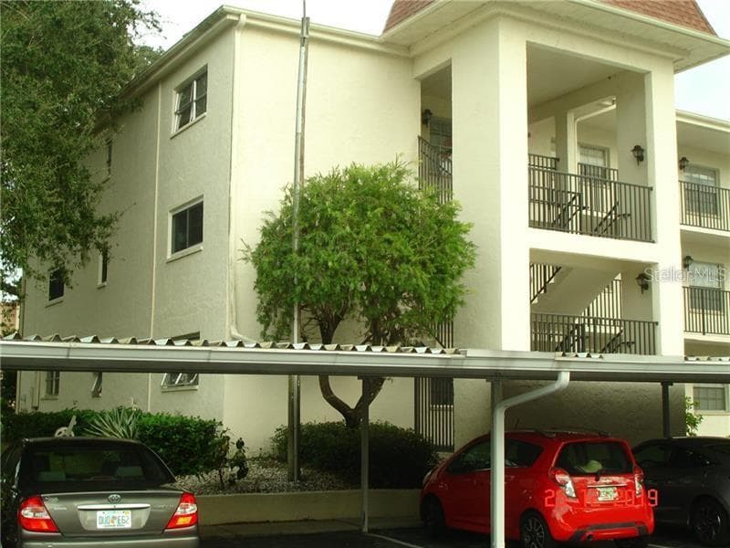 1375 DOOLITTLE LANE UNIT 201 DUNEDIN, FL 34698
