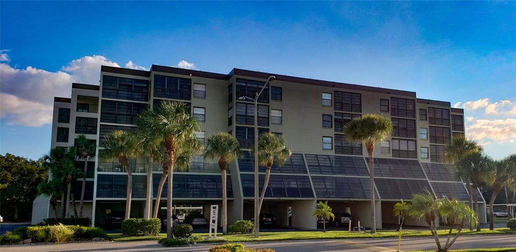 9860 62ND TERRACE N UNIT 1037 ST PETERSBURG, FL 33708