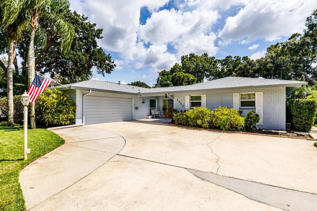 1360 89TH AVENUE N ST PETERSBURG, FL 33702