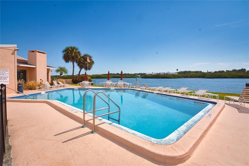 1 WINDRUSH BOULEVARD UNIT 40 INDIAN ROCKS BEACH, FL 33785