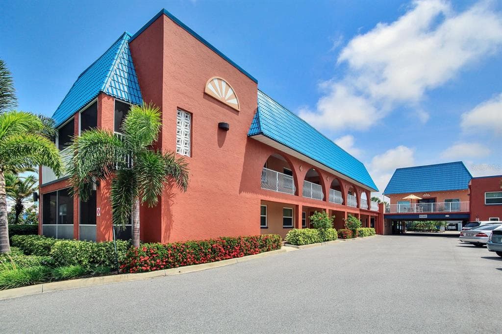17035 GULF BOULEVARD UNIT 104 NORTH REDINGTON BEACH, FL 33708