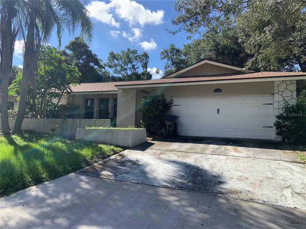 3096 HICKORY DRIVE LARGO, FL 33770