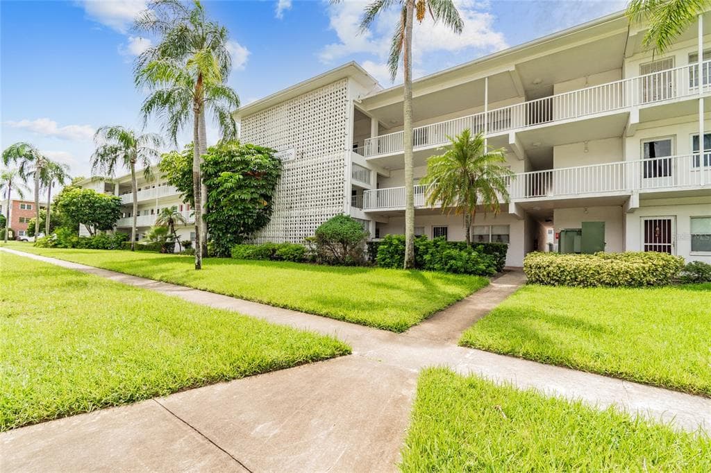 5150 10TH AVENUE N UNIT 112 ST PETERSBURG, FL 33710