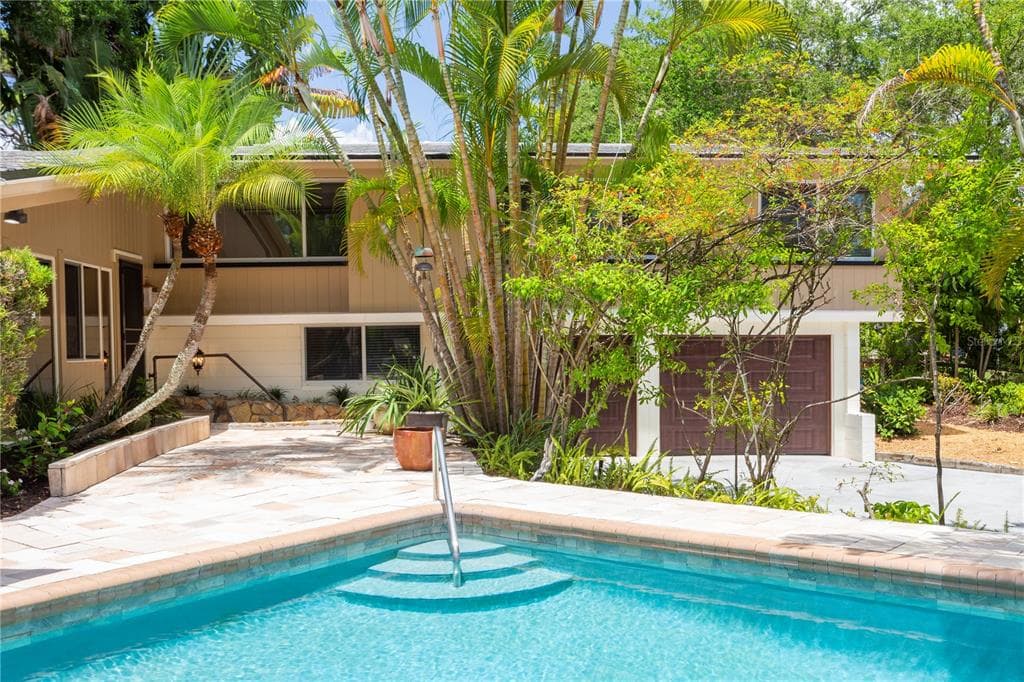 4627 SUNRISE DRIVE S ST PETERSBURG, FL 33705