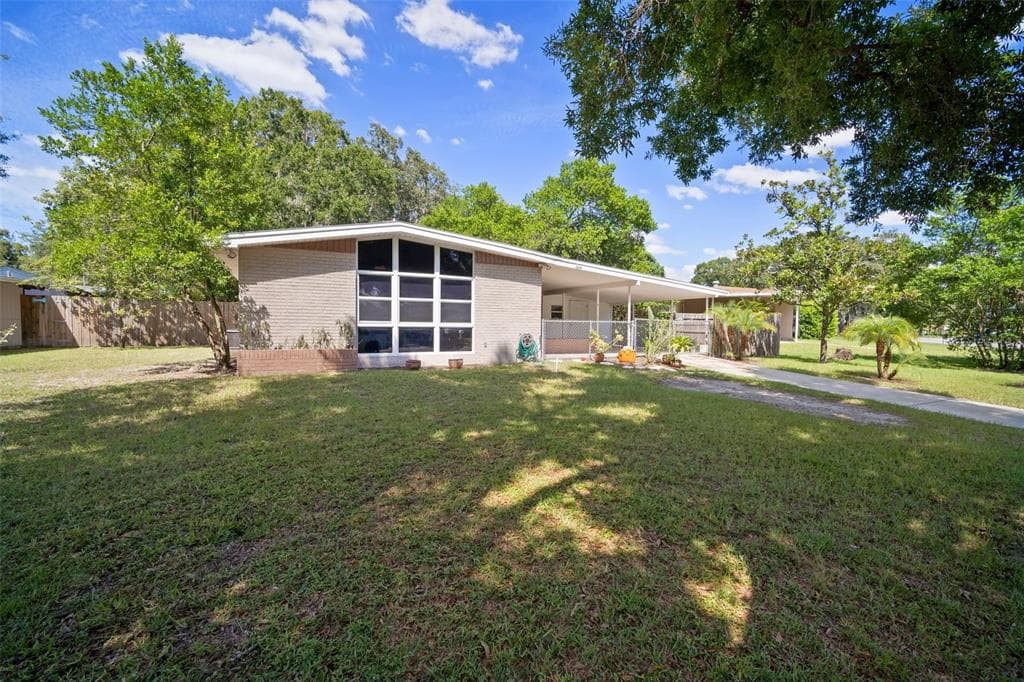 8024 N OLA AVENUE TAMPA, FL 33604