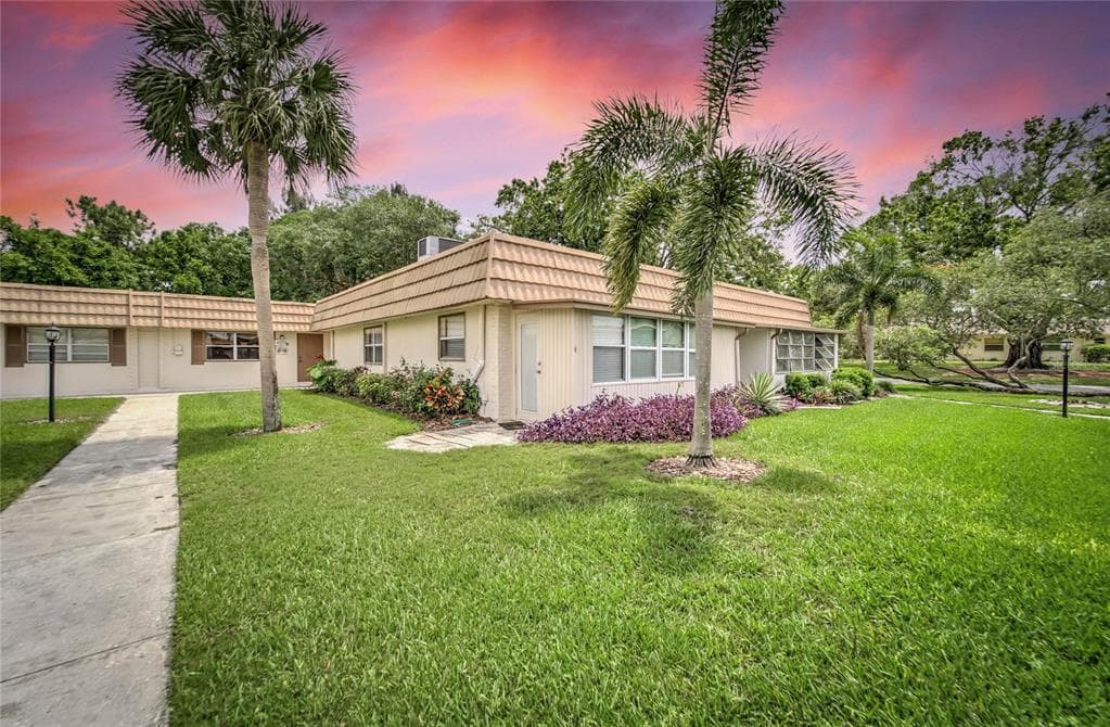 1802 BEDFORD LANE UNIT 23 SUN CITY CENTER, FL 33573