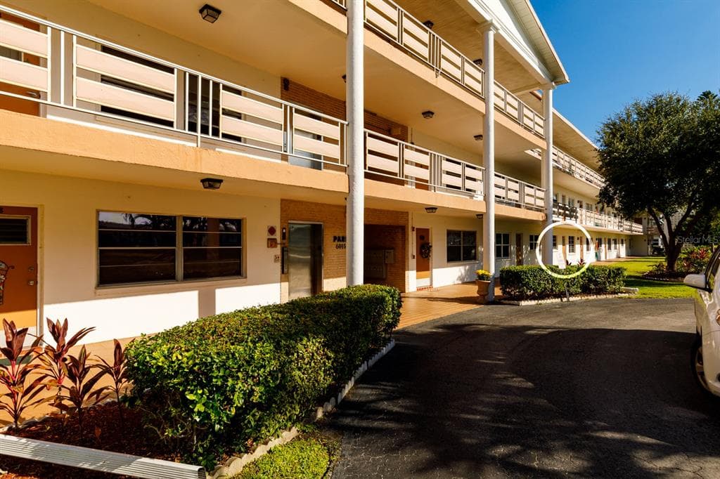 6015 19TH STREET N UNIT 111 ST PETERSBURG, FL 33714
