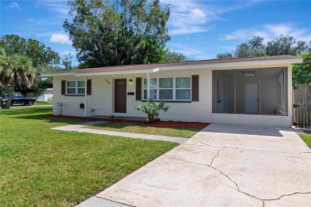1558 DELAWARE AVENUE NE ST PETERSBURG, FL 33703