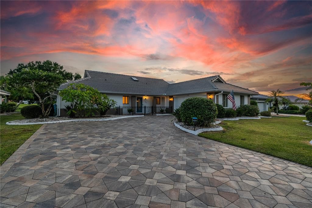 1932 NEW BEDFORD DRIVE SUN CITY CENTER, FL 33573