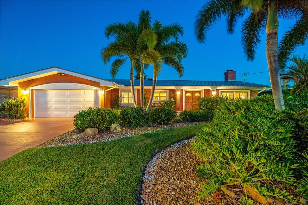 2223 HARBOR VIEW DRIVE DUNEDIN, FL 34698