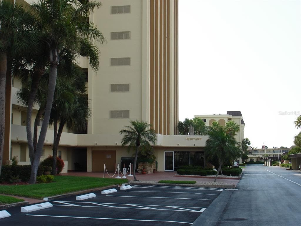 4575 COVE CIRCLE UNIT 704 ST PETERSBURG, FL 33708