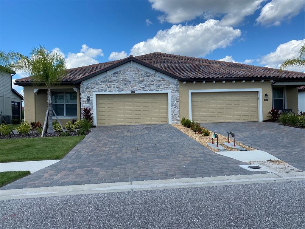 2607 AVOLET COURT BRADENTON, FL 34211