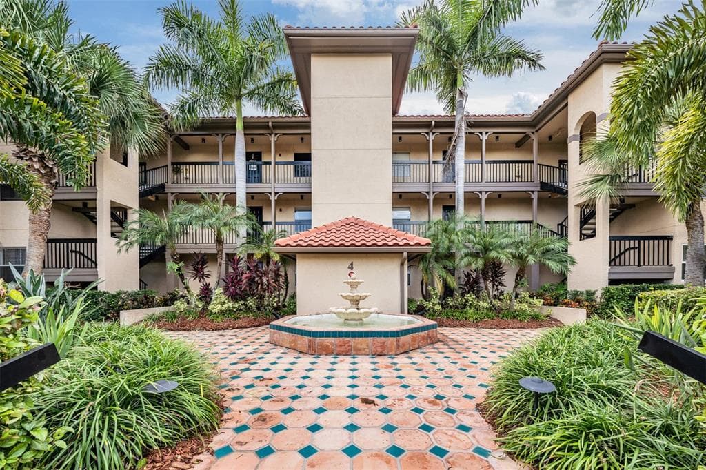 2400 FEATHER SOUND DRIVE UNIT 425 CLEARWATER, FL 33762