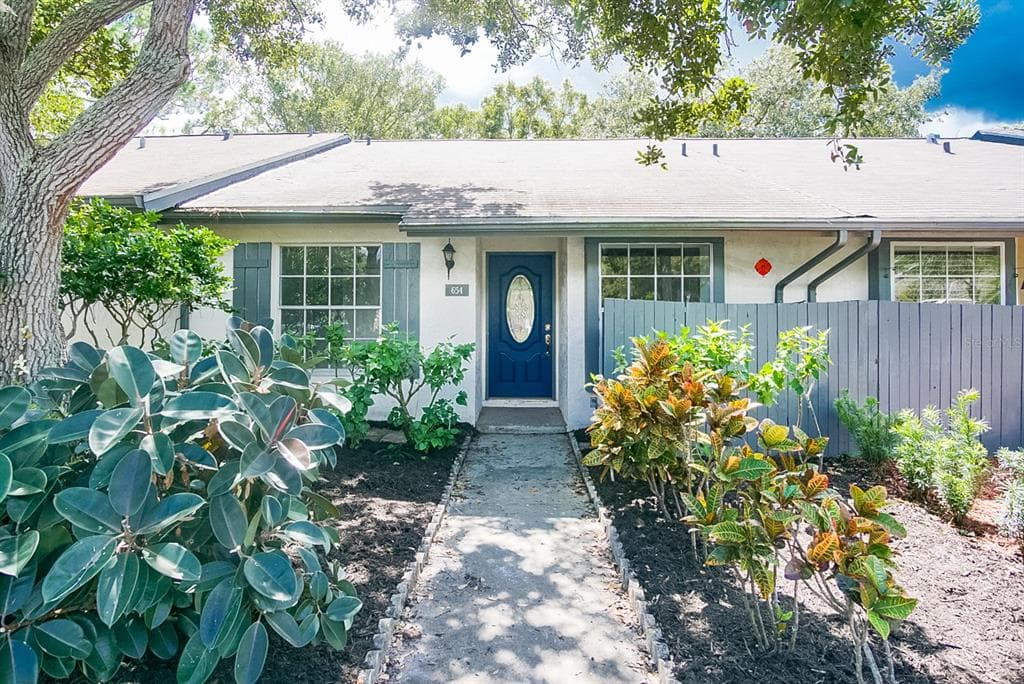 654 CAPISTRANO COURT