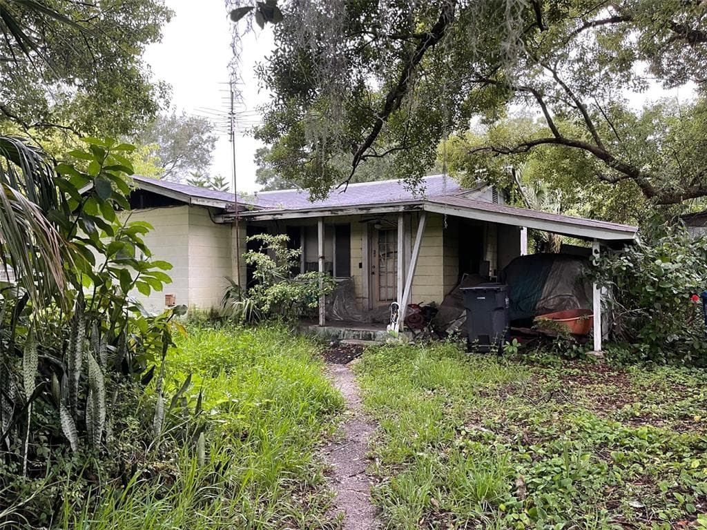 8119 E 19TH AVENUE TAMPA, FL 33619