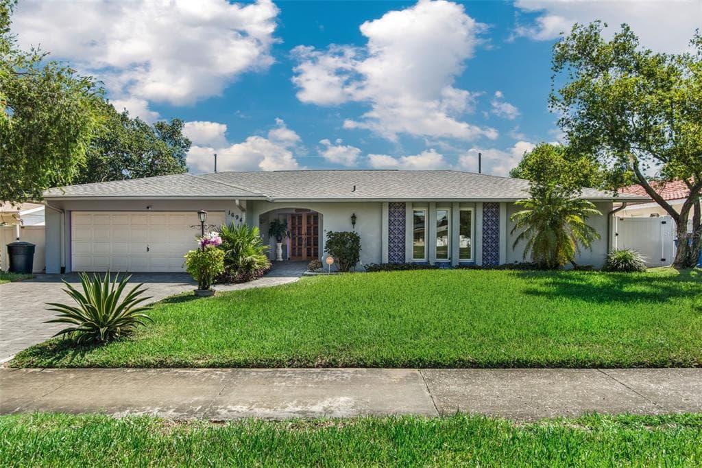 1694 62ND AVENUE S ST PETERSBURG, FL 33712