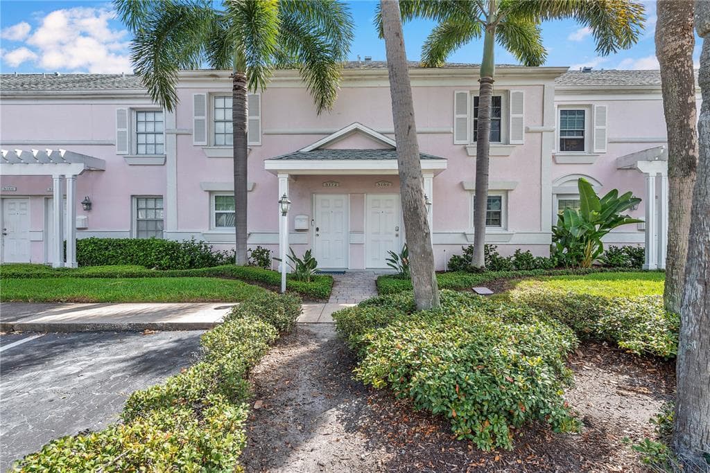 5172 COQUINA KEY DRIVE SE ST PETERSBURG, FL 33705