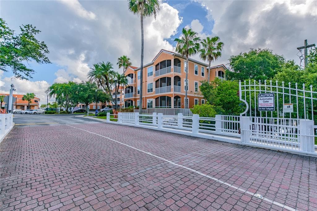 5000 CULBREATH KEY WAY UNIT 1319 TAMPA, FL 33611