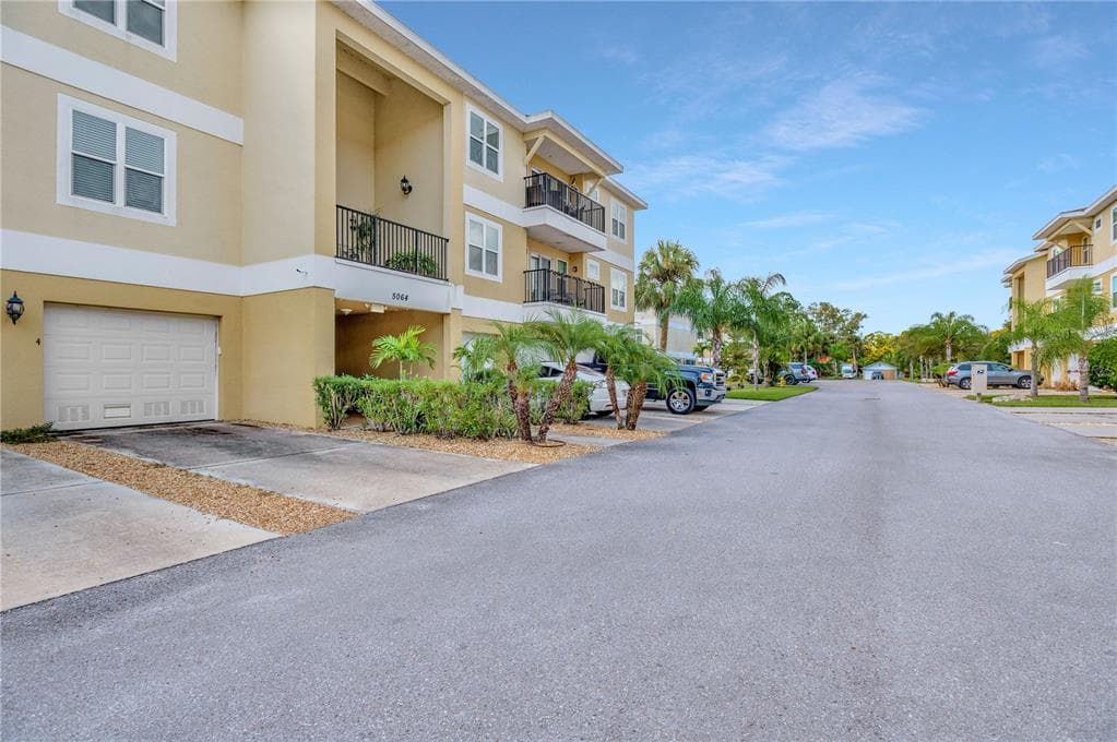5064 ROYAL PALMS WAY UNIT 304 NEW PORT RICHEY, FL 34652
