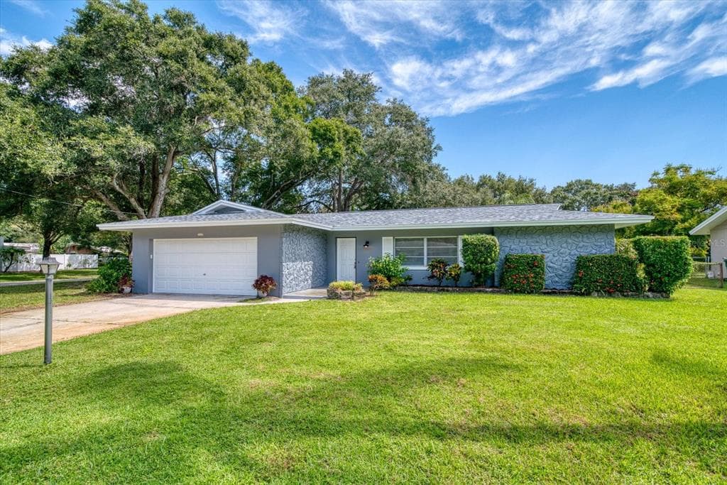 1015 DAMROSCH STREET LARGO, FL 33771