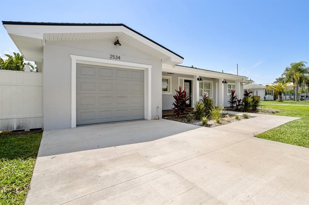 2534 S MINEOLA DRIVE