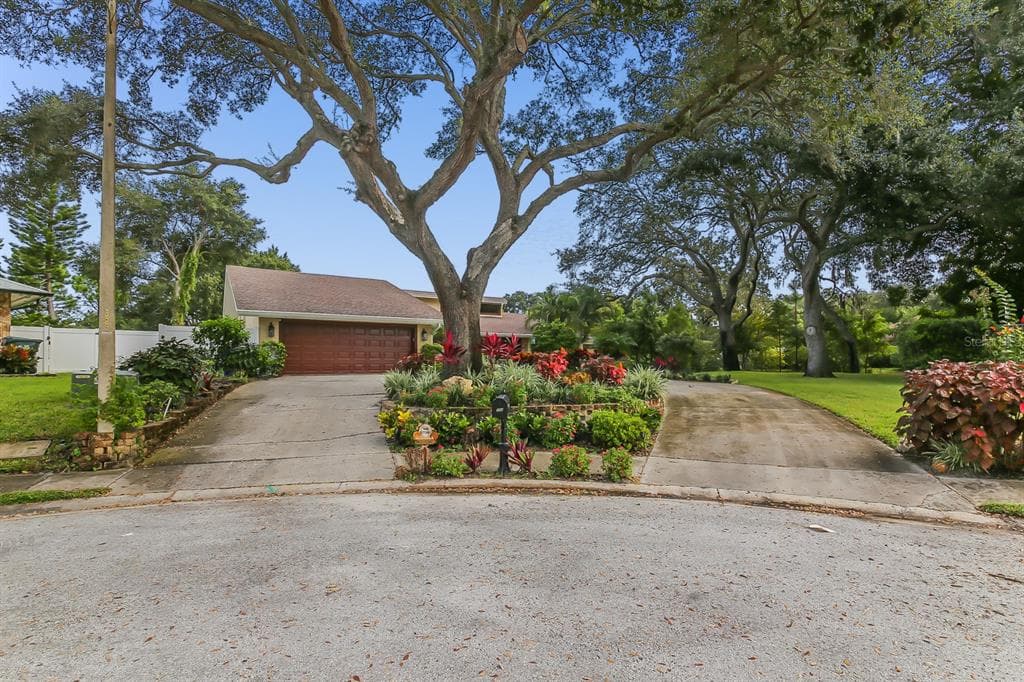 504 CREEKVIEW COURT LARGO, FL 33770