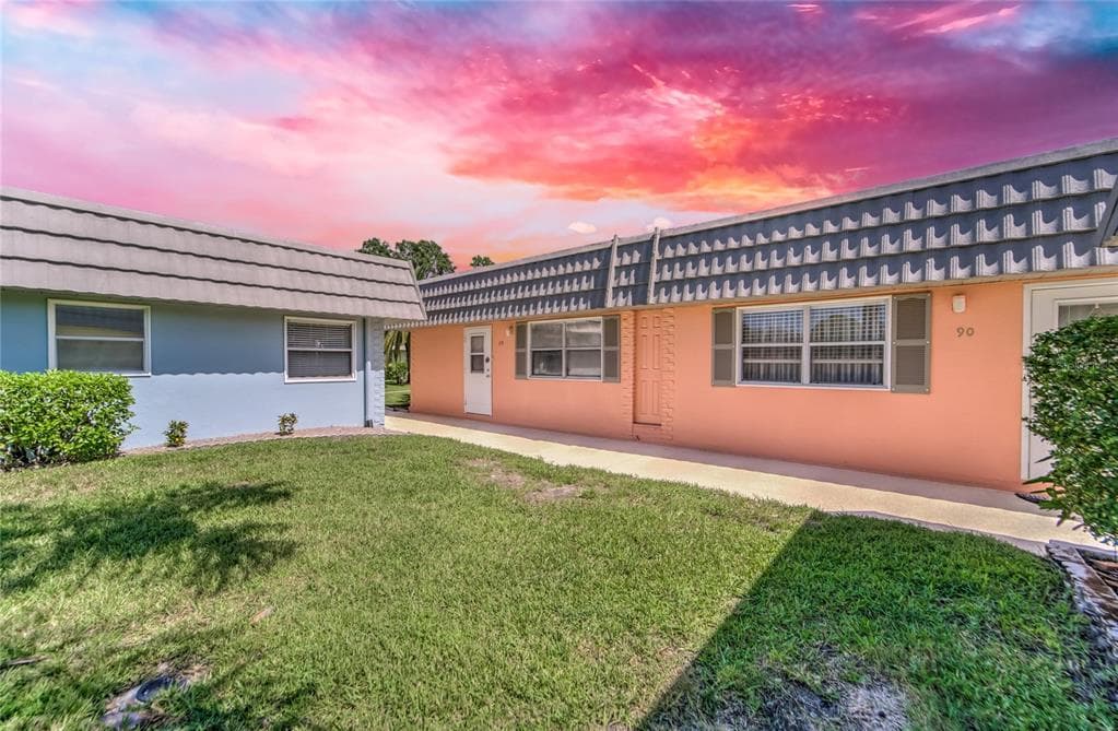 201 BEDFORD STREET UNIT 89 SUN CITY CENTER, FL 33573