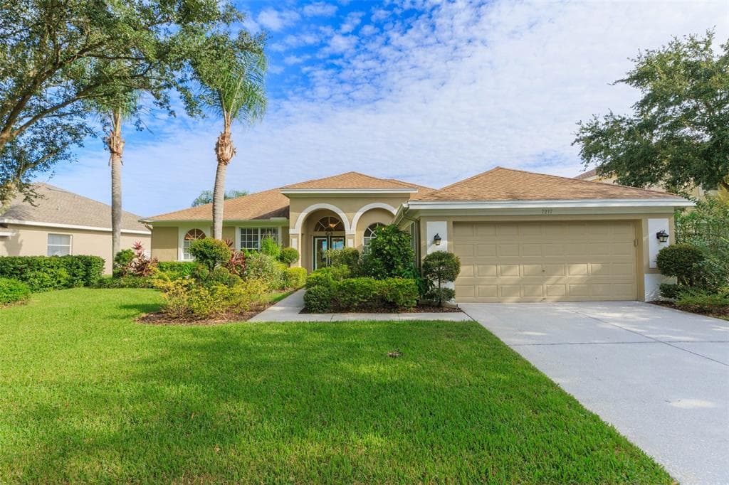 7217 COLONIAL LAKE DRIVE RIVERVIEW, FL 33578