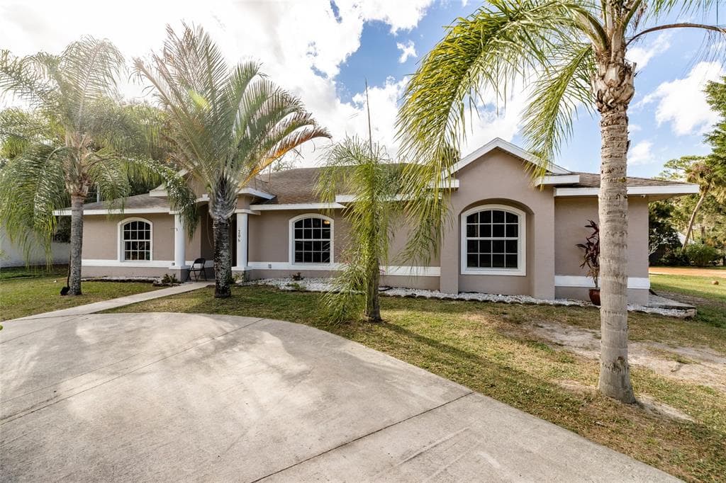 206 SE 11TH AVENUE OKEECHOBEE, FL 34974