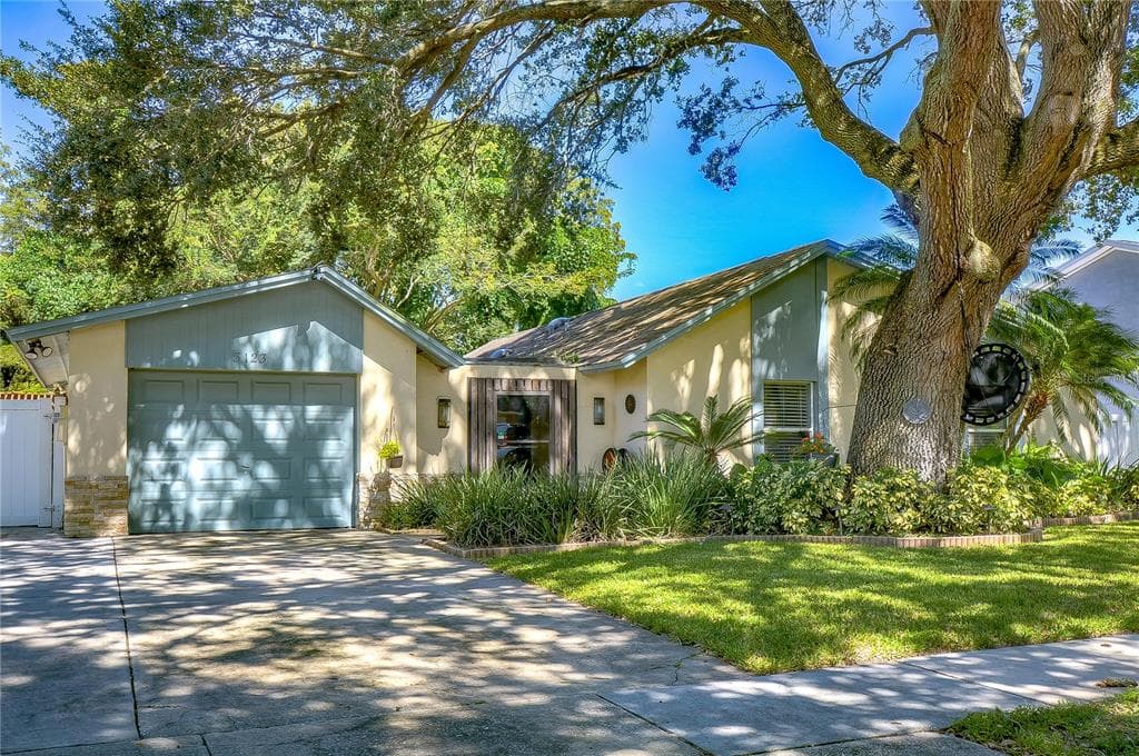 3123 W PARIS STREET TAMPA, FL 33614