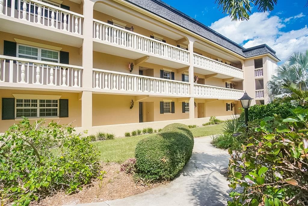 155 BLUFF VIEW DRIVE UNIT 101 BELLEAIR BLUFFS, FL 33770