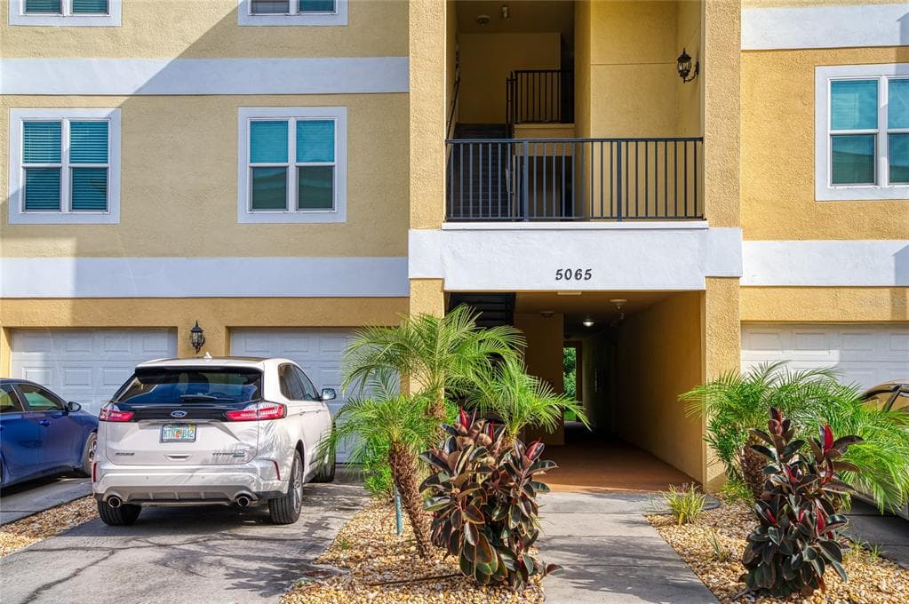 5065 ROYAL PALMS WAY UNIT 302 NEW PORT RICHEY, FL 34652