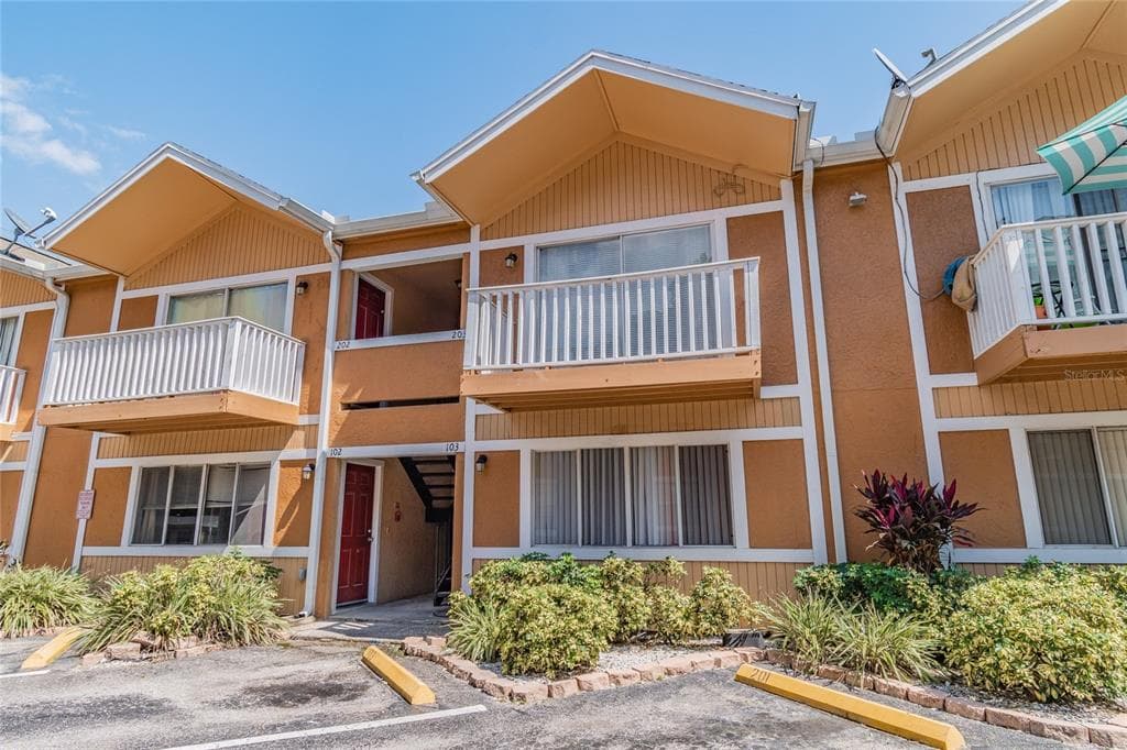 5201 S MACDILL AVENUE UNIT 203 TAMPA, FL 33611