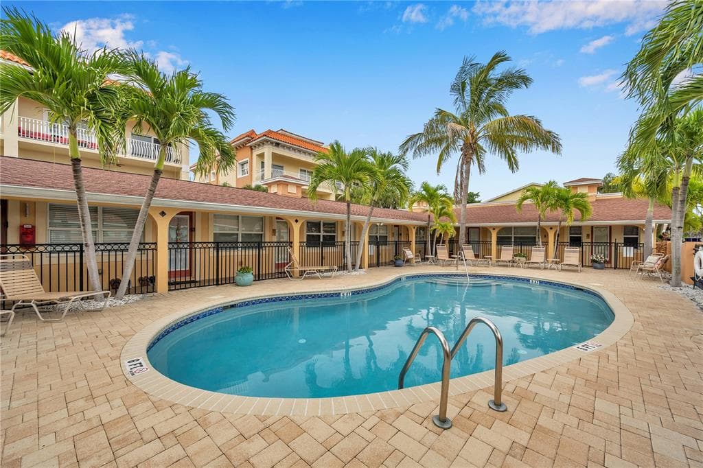 17505 GULF BOULEVARD UNIT 6 REDINGTON SHORES, FL 33708