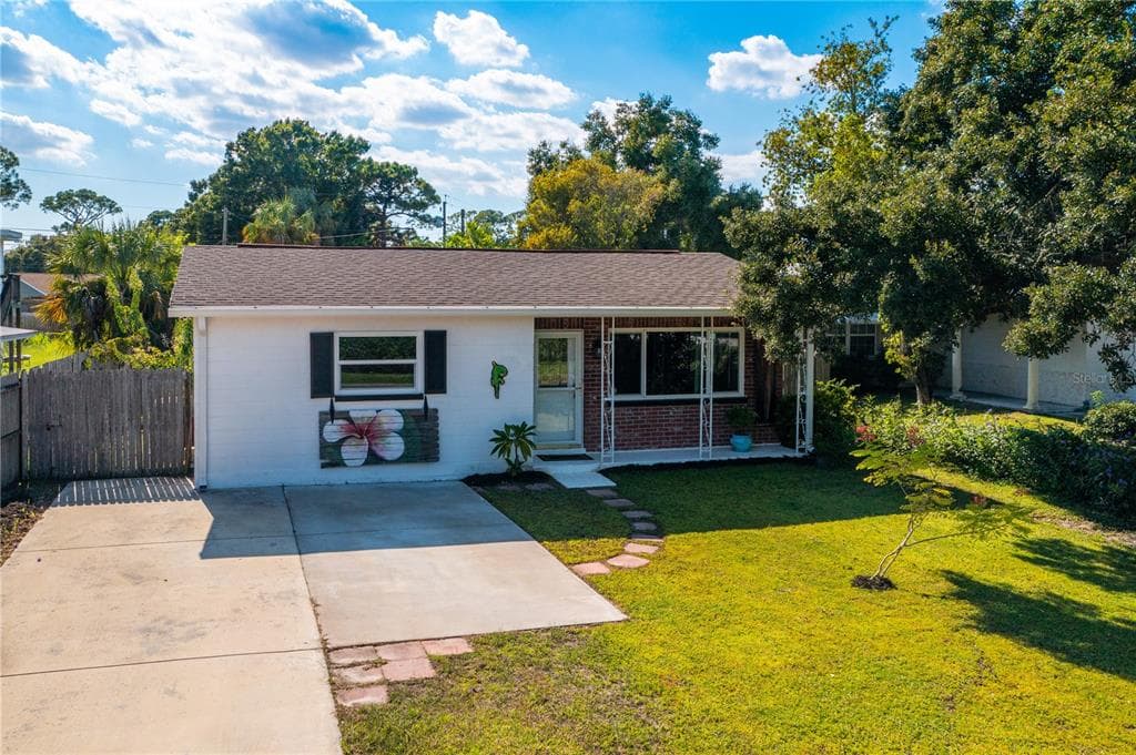 234 SW LINCOLN CIRCLE N