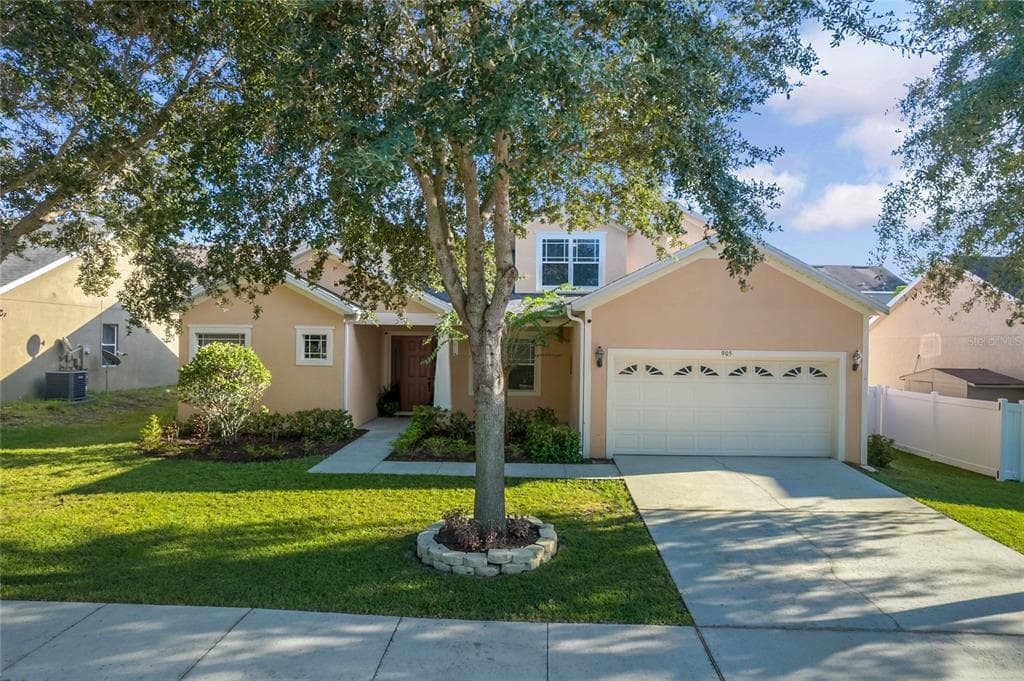 905 WHITE OAK WAY MINNEOLA, FL 34715