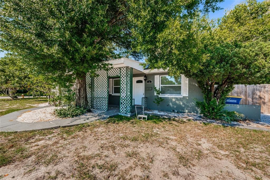4 N HIGHLAND AVENUE UNIT 4 CLEARWATER, FL 33755
