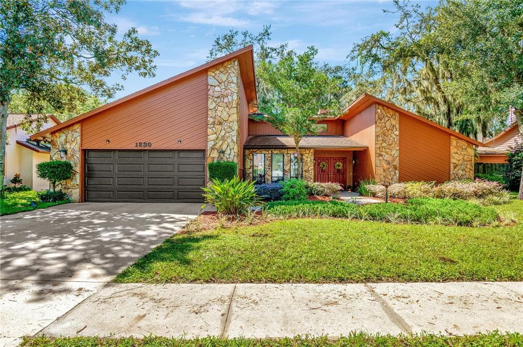 1230 RAINBROOK CIRCLE VALRICO, FL 33596