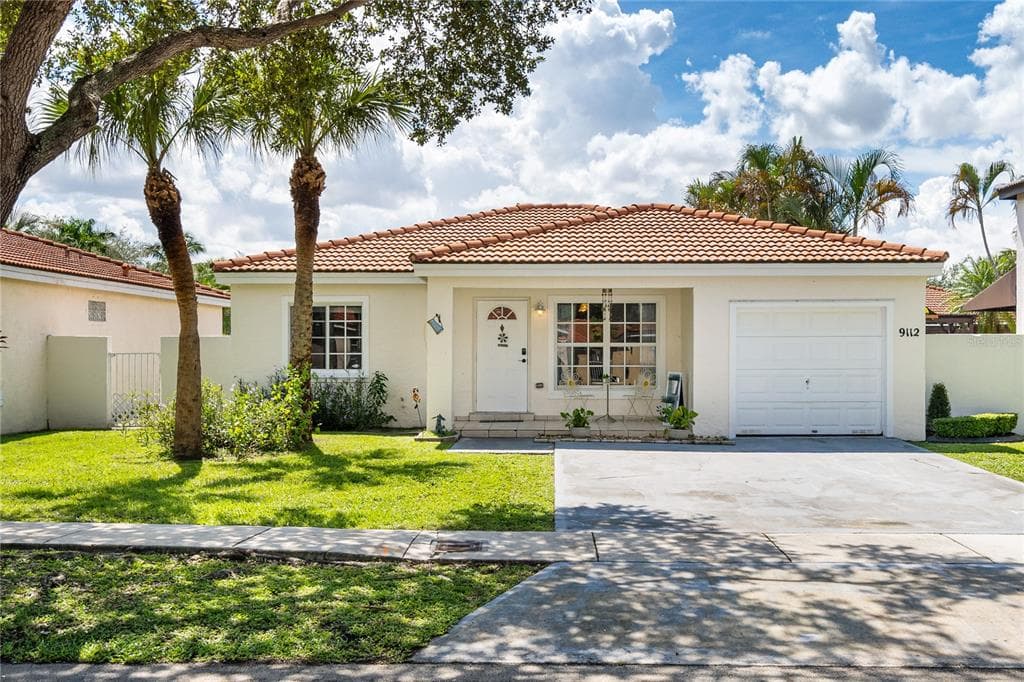 9112 NW 192ND TERRACE HIALEAH, FL 33018