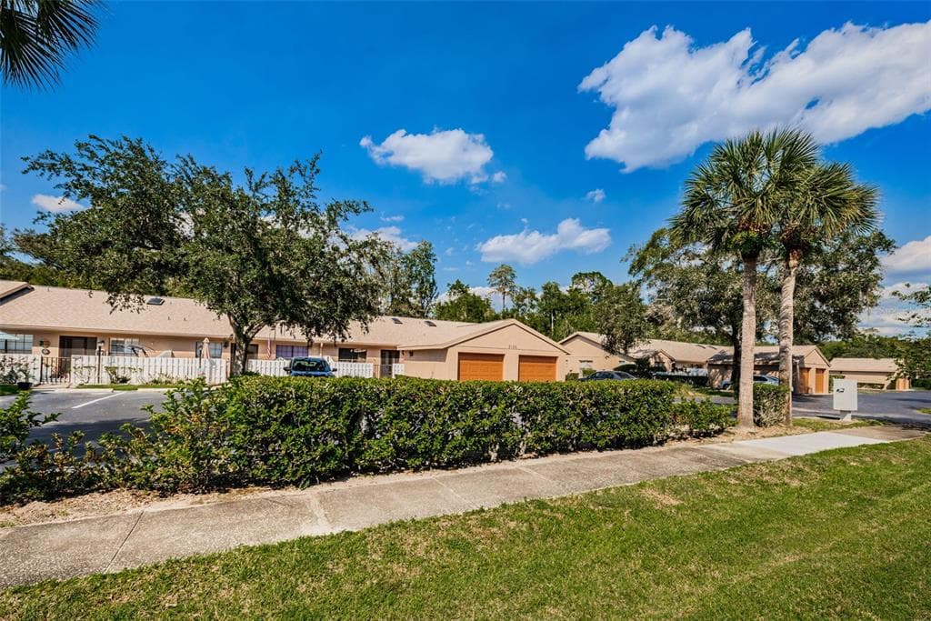 3135 CHARTER CLUB DRIVE UNIT G TARPON SPRINGS, FL 34688