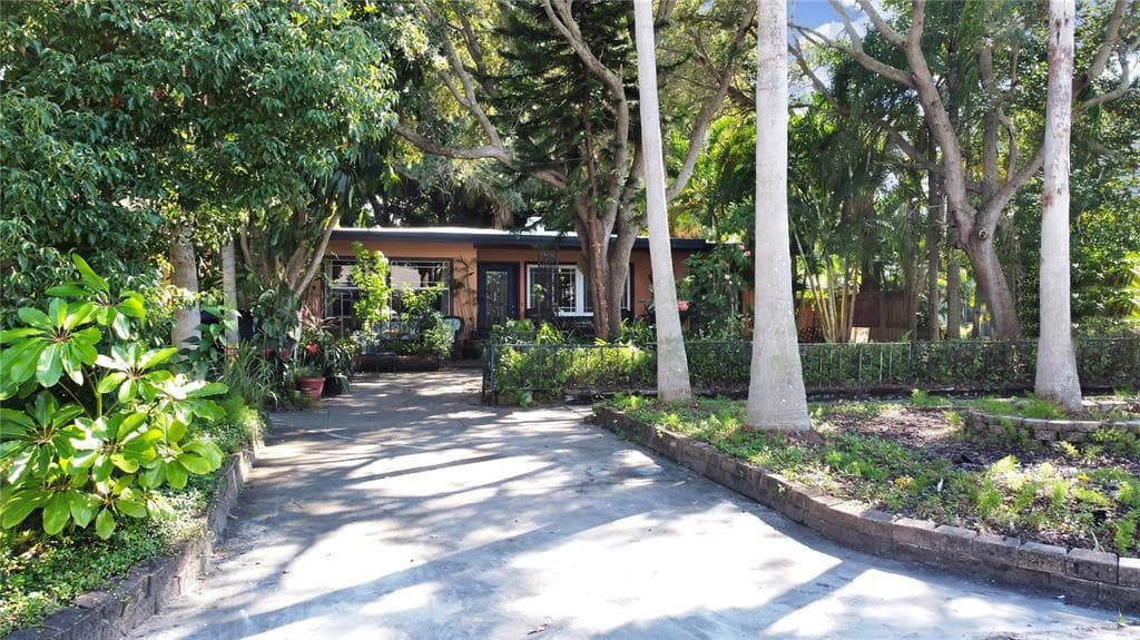1019 GRANADA STREET
