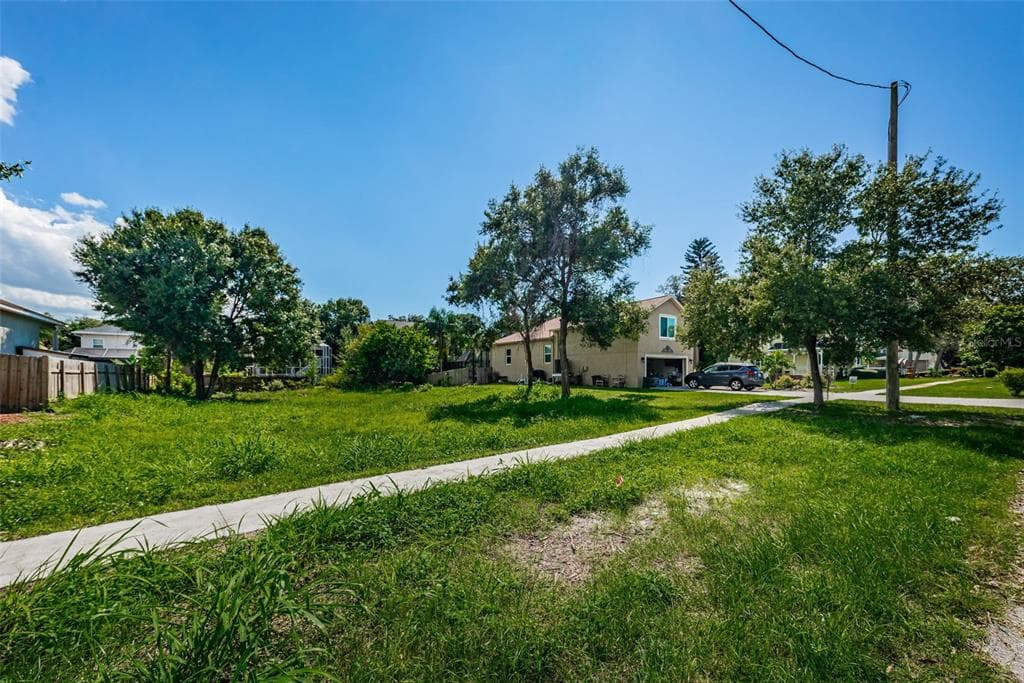 FORDE AVENUE TARPON SPRINGS, FL 34689