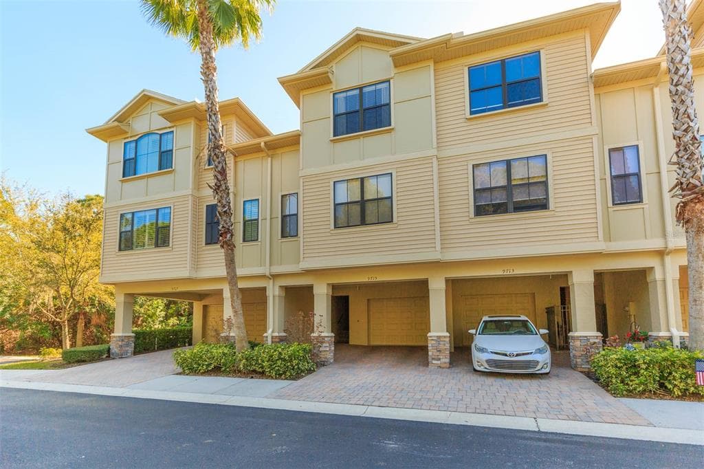 9715 BAY GROVE LANE TAMPA, FL 33615