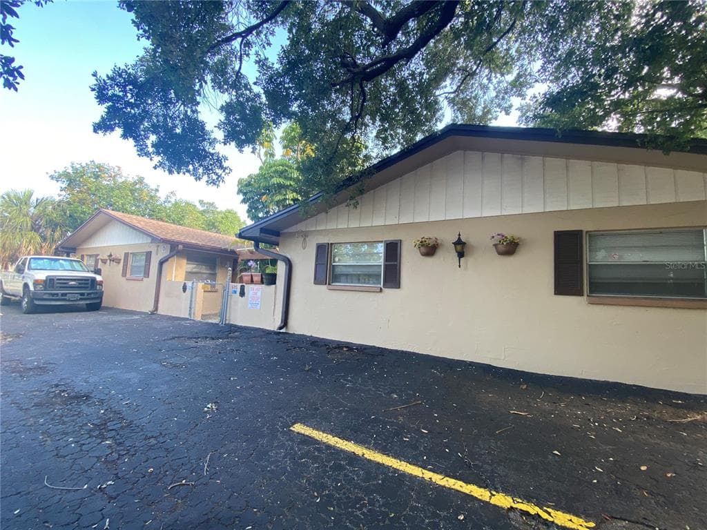 605 92ND AVENUE N ST PETERSBURG, FL 33702