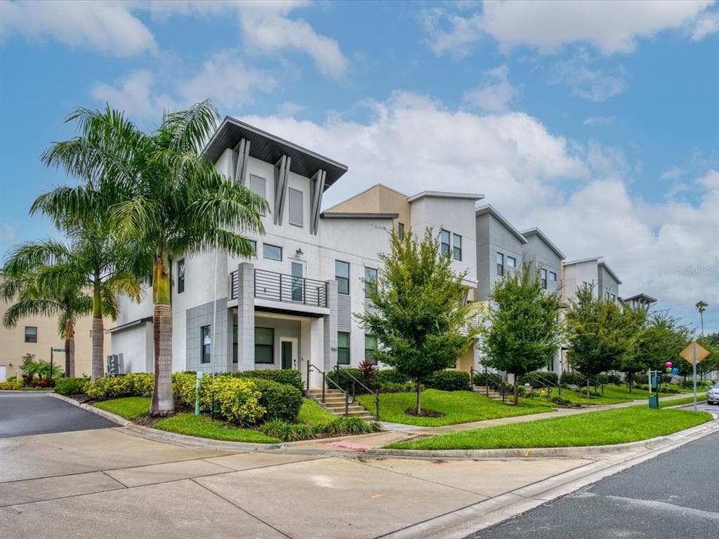 2574 13TH AVENUE N UNIT 25 ST PETERSBURG, FL 33713