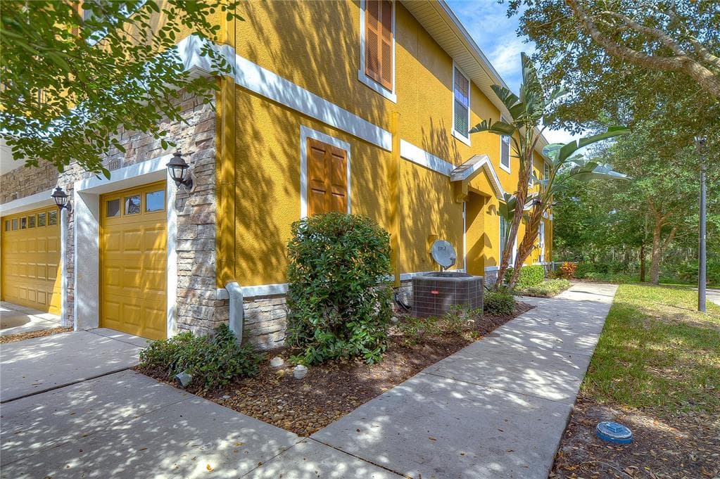 5738 KINGLETSOUND PLACE LITHIA, FL 33547